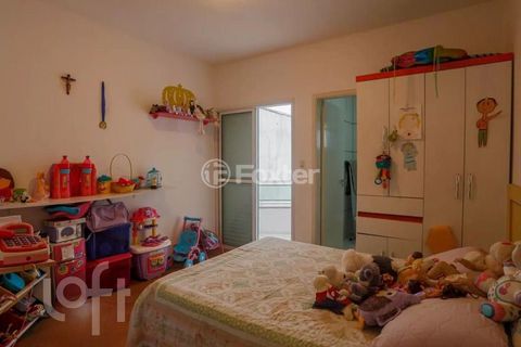 Image 4 - 881690