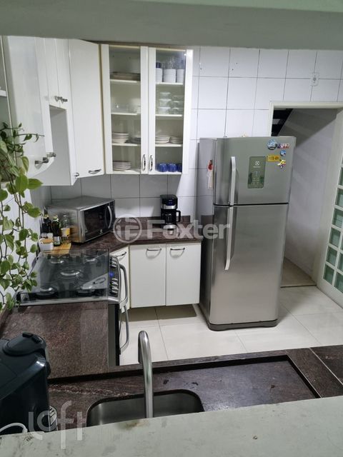 Image 1 - 881694