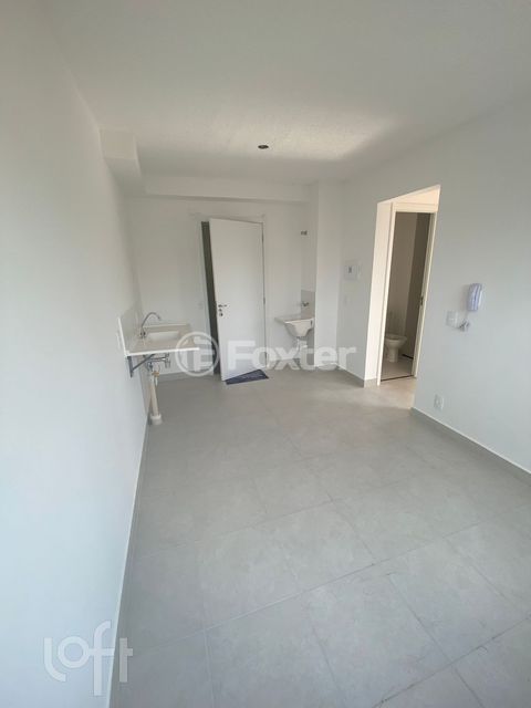 Image 1 - 881695