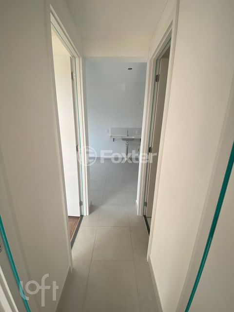 Image 10 - 881695