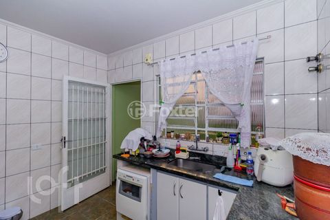 Image 8 - 881699