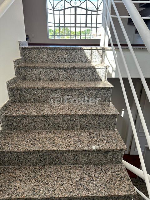 Image 16 - 881703