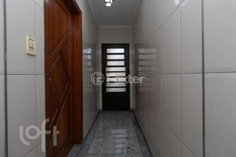 Image 10 - 881704