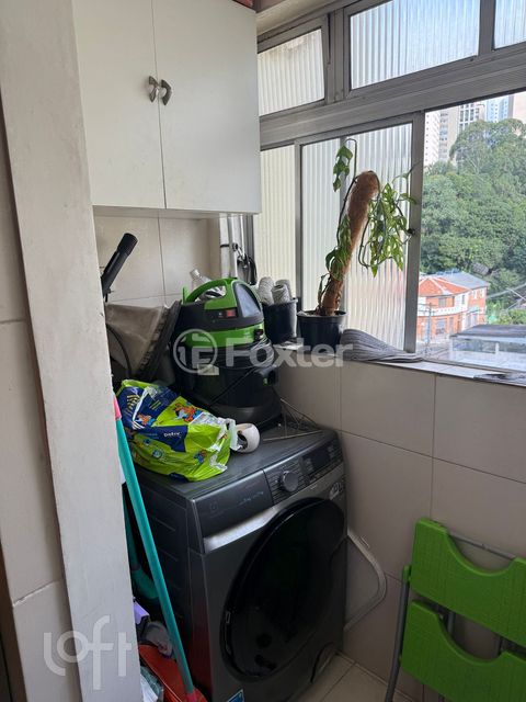 Image 10 - 881707