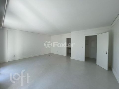 Image 10 - 881712