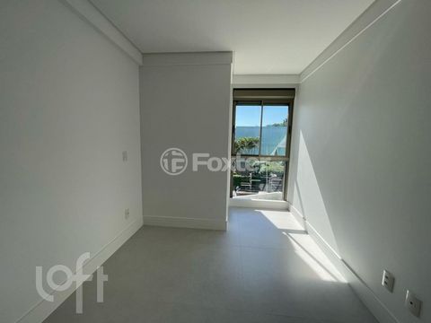 Image 15 - 881712