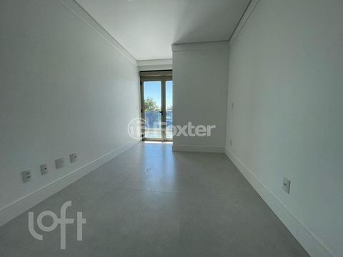 Image 13 - 881712