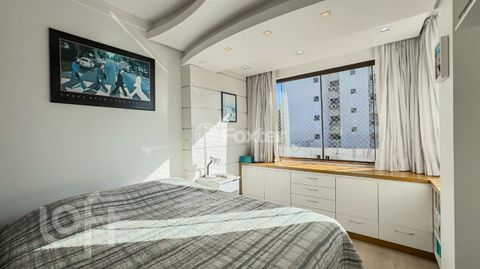 Image 17 - 881714