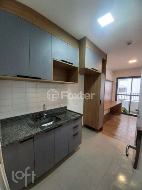 Image 10 - 881715