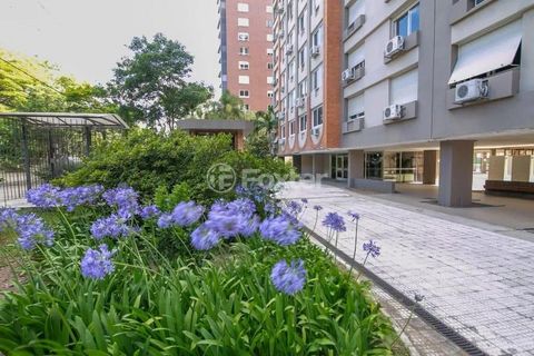 Image 5 - 881716