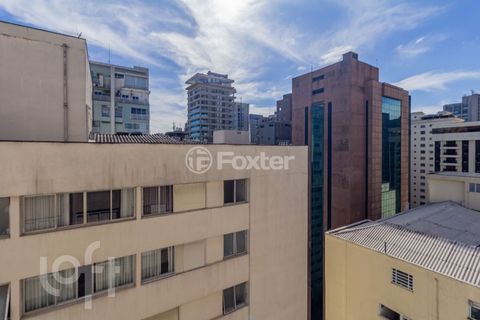 Image 10 - 881718