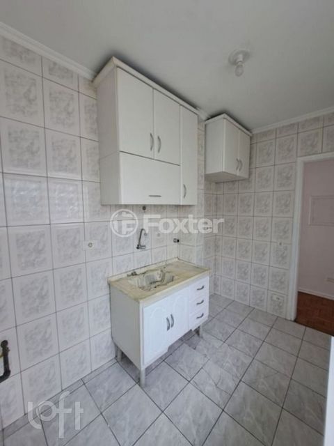 Image 1 - 881726