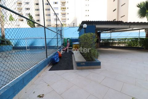 Image 19 - 881727