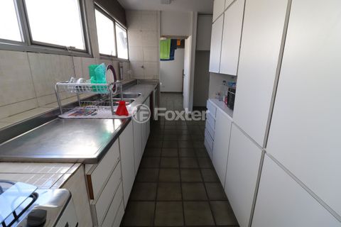 Image 2 - 881727