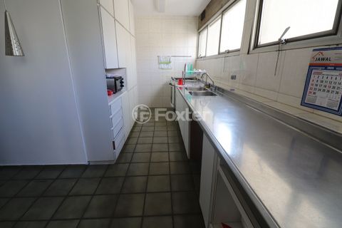 Image 6 - 881727