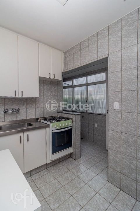 Image 17 - 881729