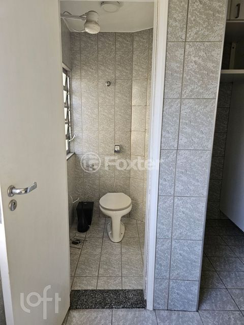 Image 7 - 881729
