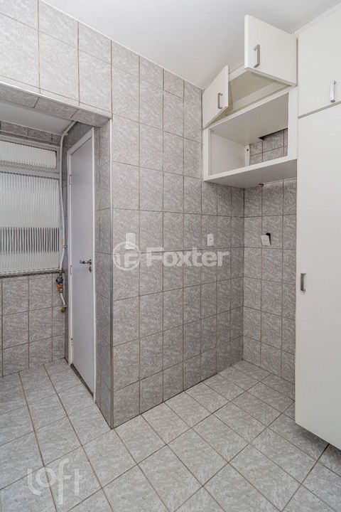Image 19 - 881729