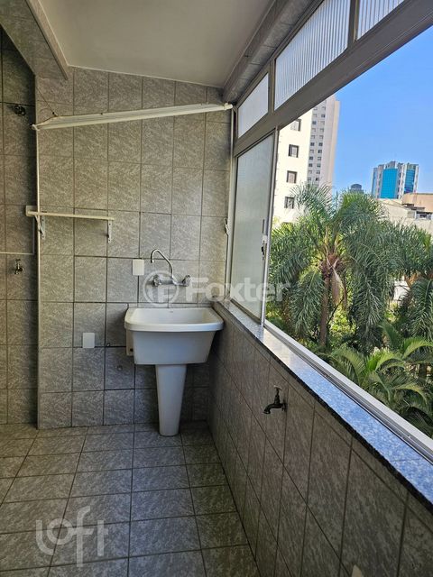Image 5 - 881729