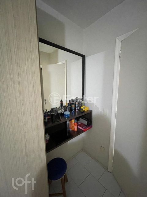 Image 4 - 881730