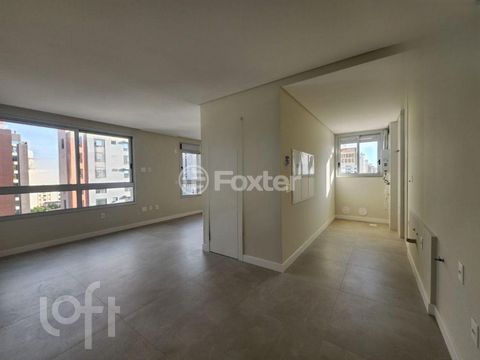 Image 3 - 881731