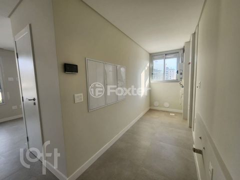 Image 8 - 881731
