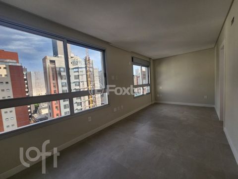 Image 10 - 881731