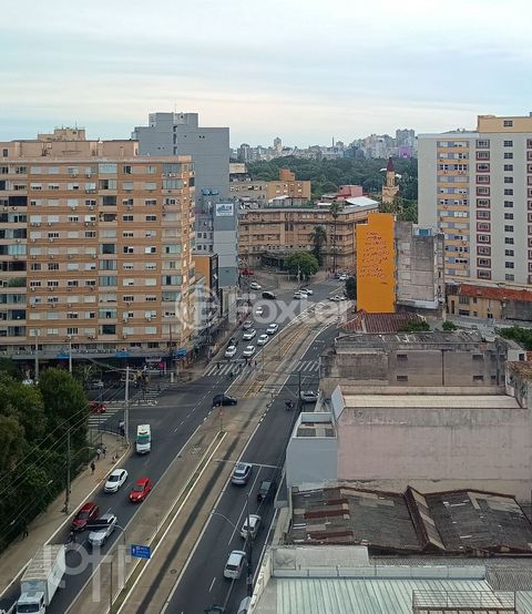 Image 16 - 881732