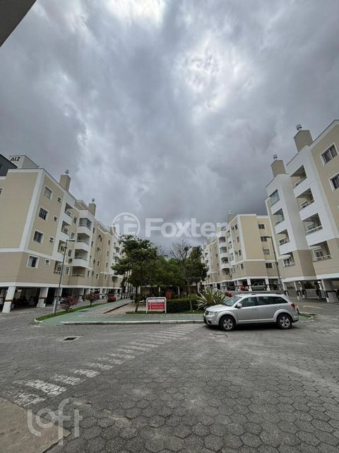 Image 13 - 881734