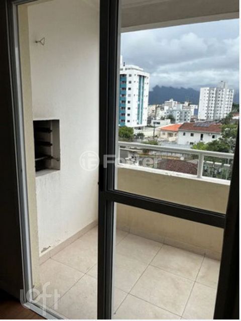 Image 8 - 881734