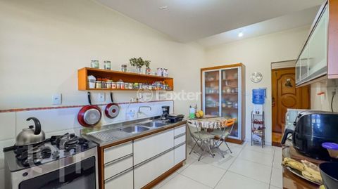Image 4 - 881736