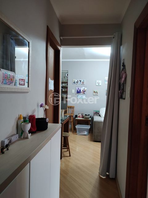 Image 4 - 881737