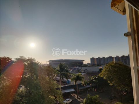 Image 0 - 881737