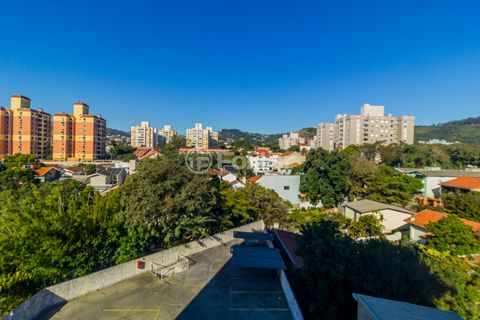 Image 10 - 881740