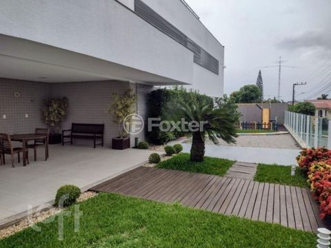 Image 17 - 881743