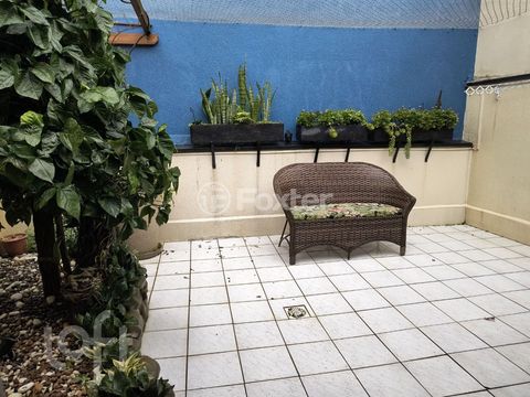 Image 7 - 881744