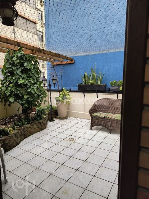 Image 6 - 881744