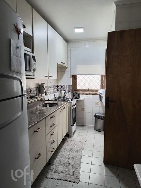 Image 15 - 881744