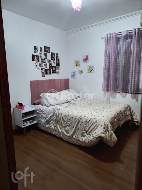 Image 17 - 881744