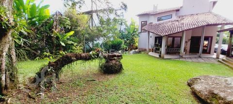 Image 6 - 881750