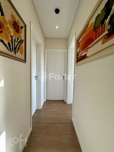 Image 7 - 881759
