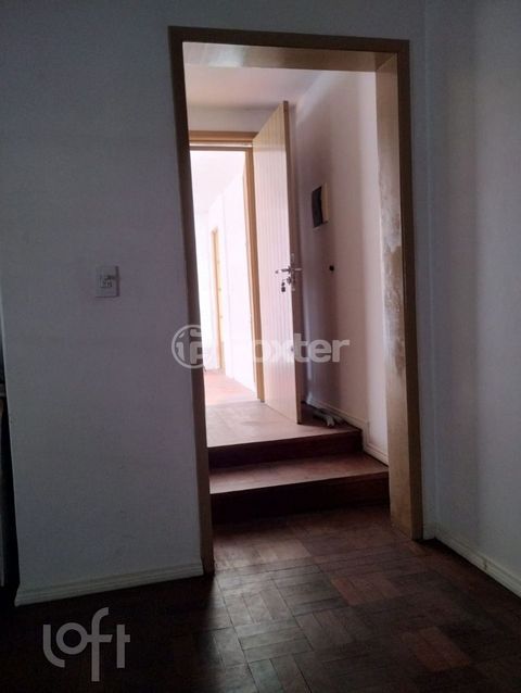 Image 10 - 881770