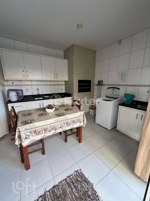 Image 14 - 881772