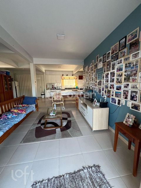 Image 4 - 881772