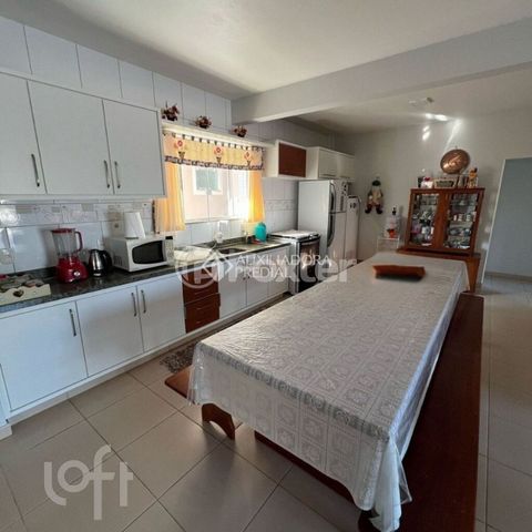 Image 3 - 881772