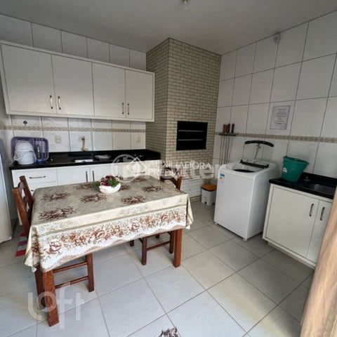 Image 10 - 881772