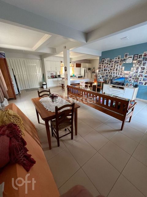 Image 3 - 881772