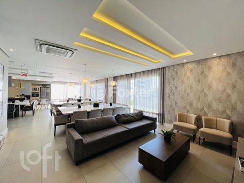 Image 11 - 881774