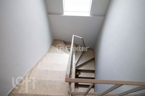 Image 17 - 881775
