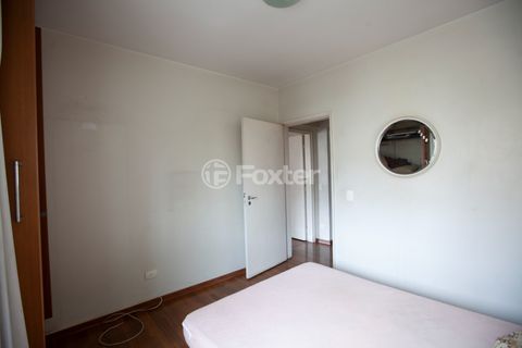 Image 7 - 881776